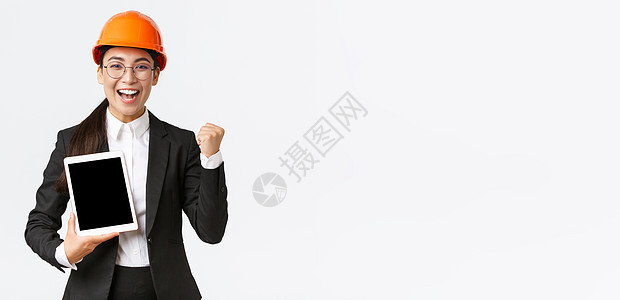 女西裝的優(yōu)雅轉身 房地產經紀服務中的專業(yè)形象與信任構建